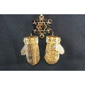 Danbury Mint 2018 Gold Plated 2018 Snowflake & Mittens Ornament